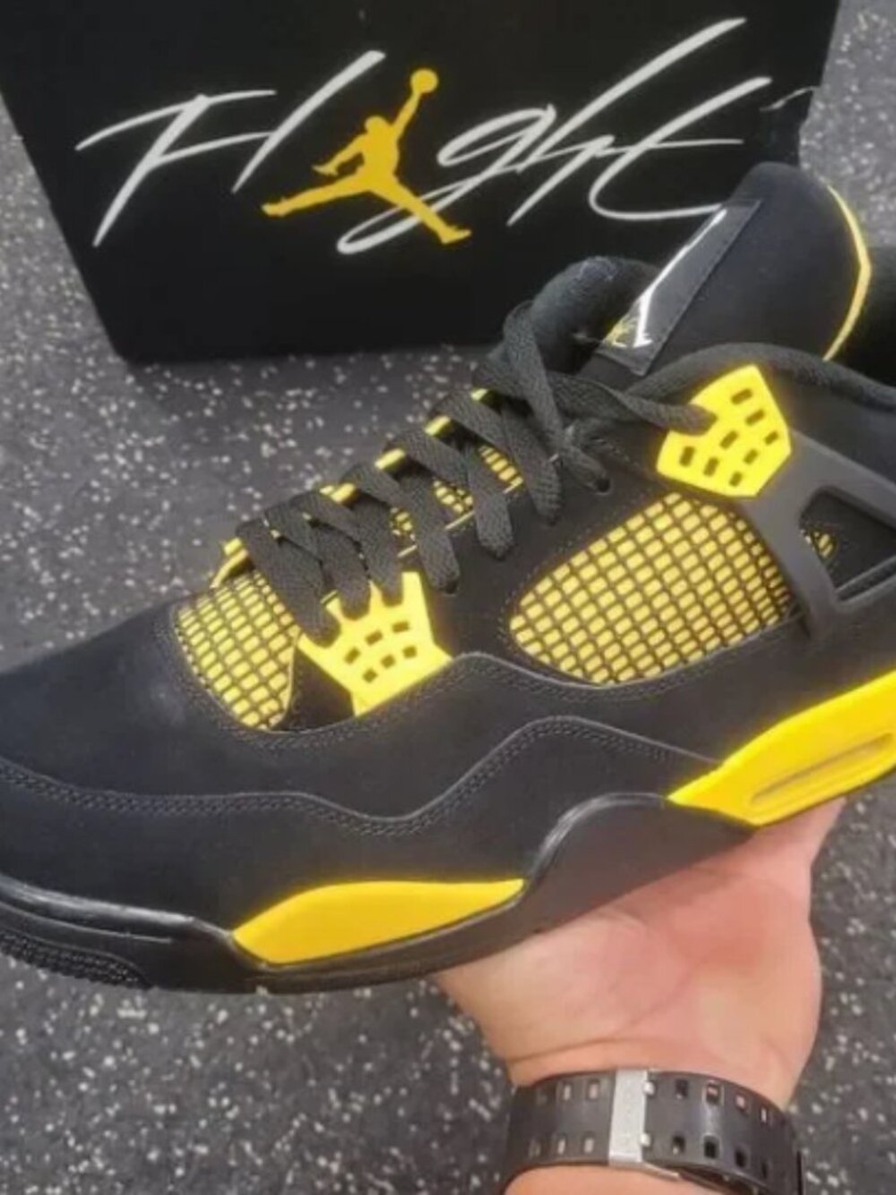 Nike Air Jordan 4 Retro Thunder 2023 - Picture 4 of 8